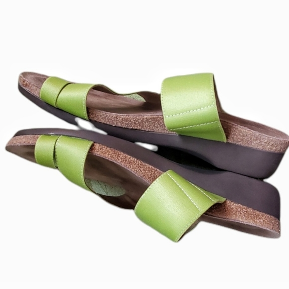 Munro Spring green comfort sandals. - Picture 7 of 7
